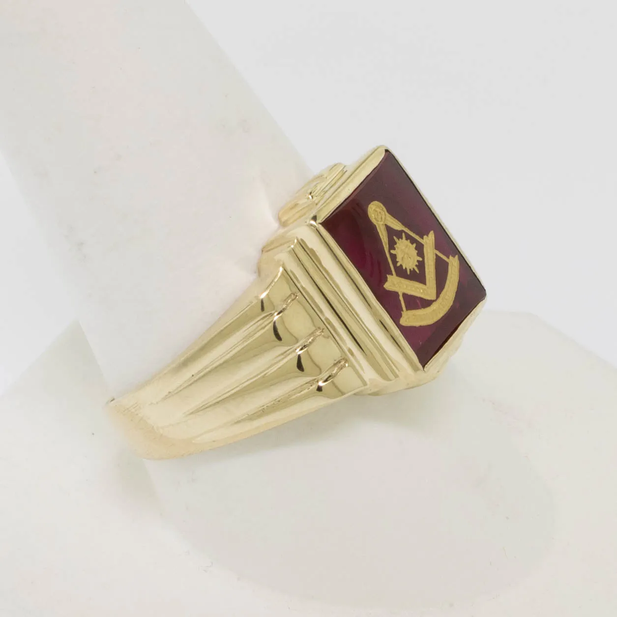 10K Yellow Gold Masonic Ring with Red Stone Size 10.75 Preowned Jewelry