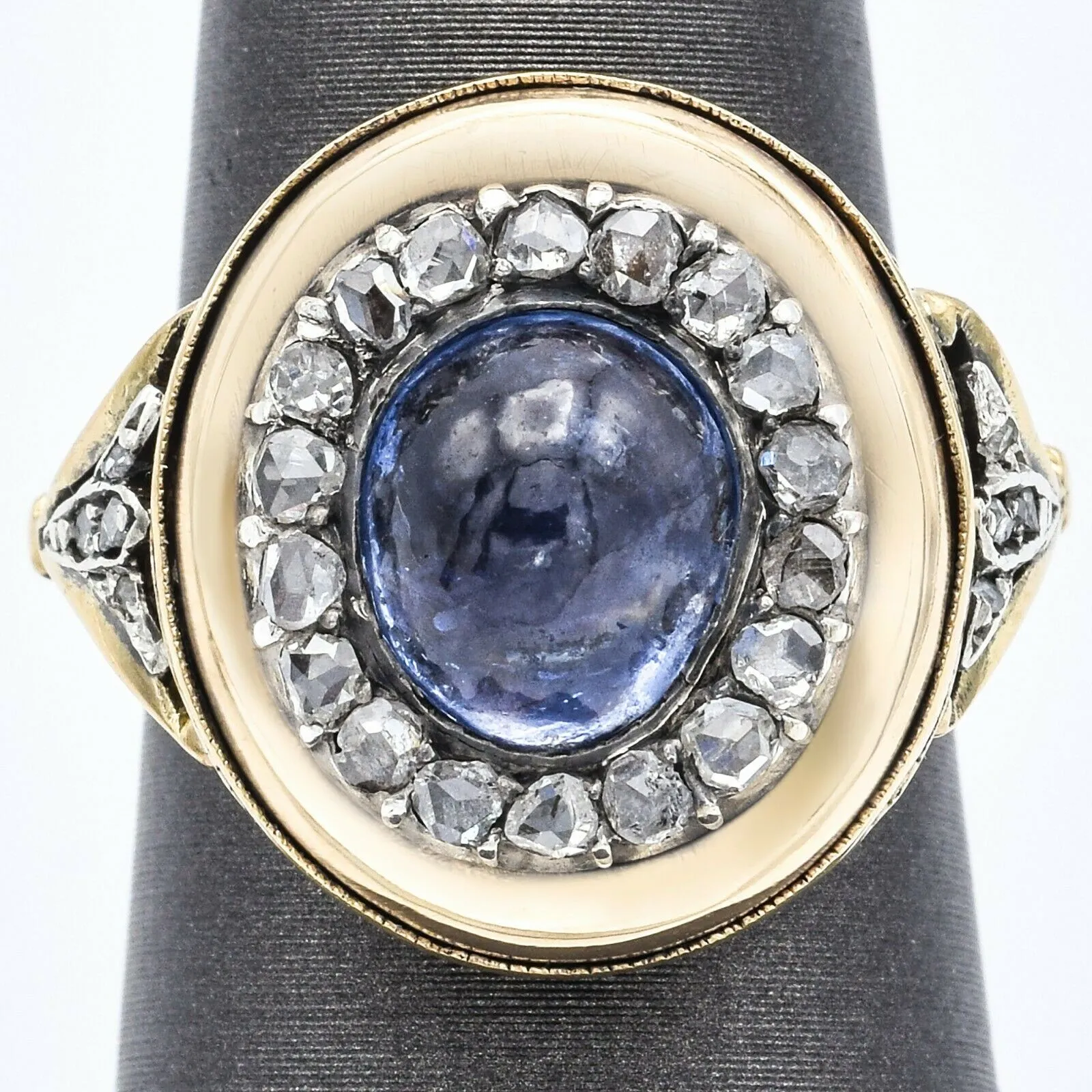 Antique 18K Yellow Gold 2.57 Carats Sapphire & Diamond Cocktail Ring