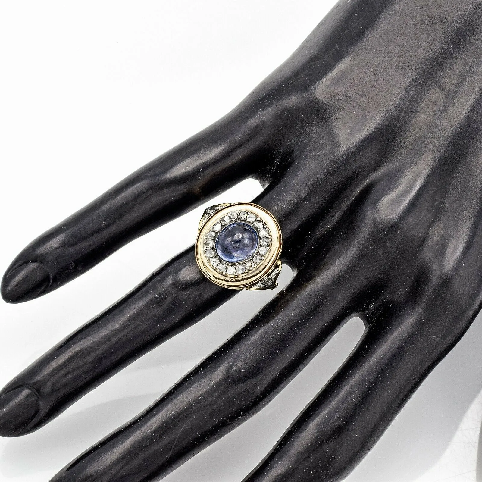 Antique 18K Yellow Gold 2.57 Carats Sapphire & Diamond Cocktail Ring