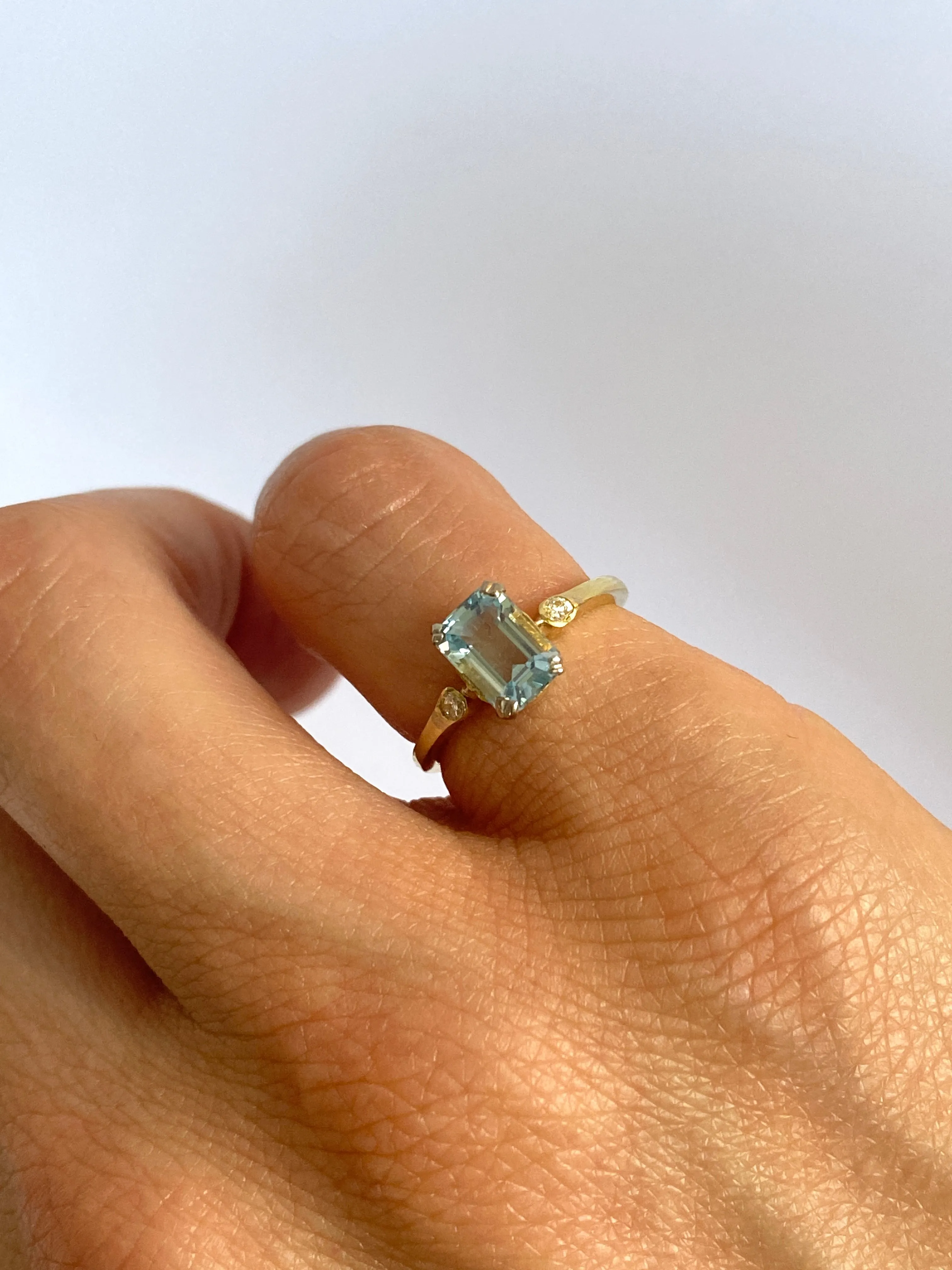 Art Deco (1930s) 18ct Gold Aquamarine and Diamond Ring