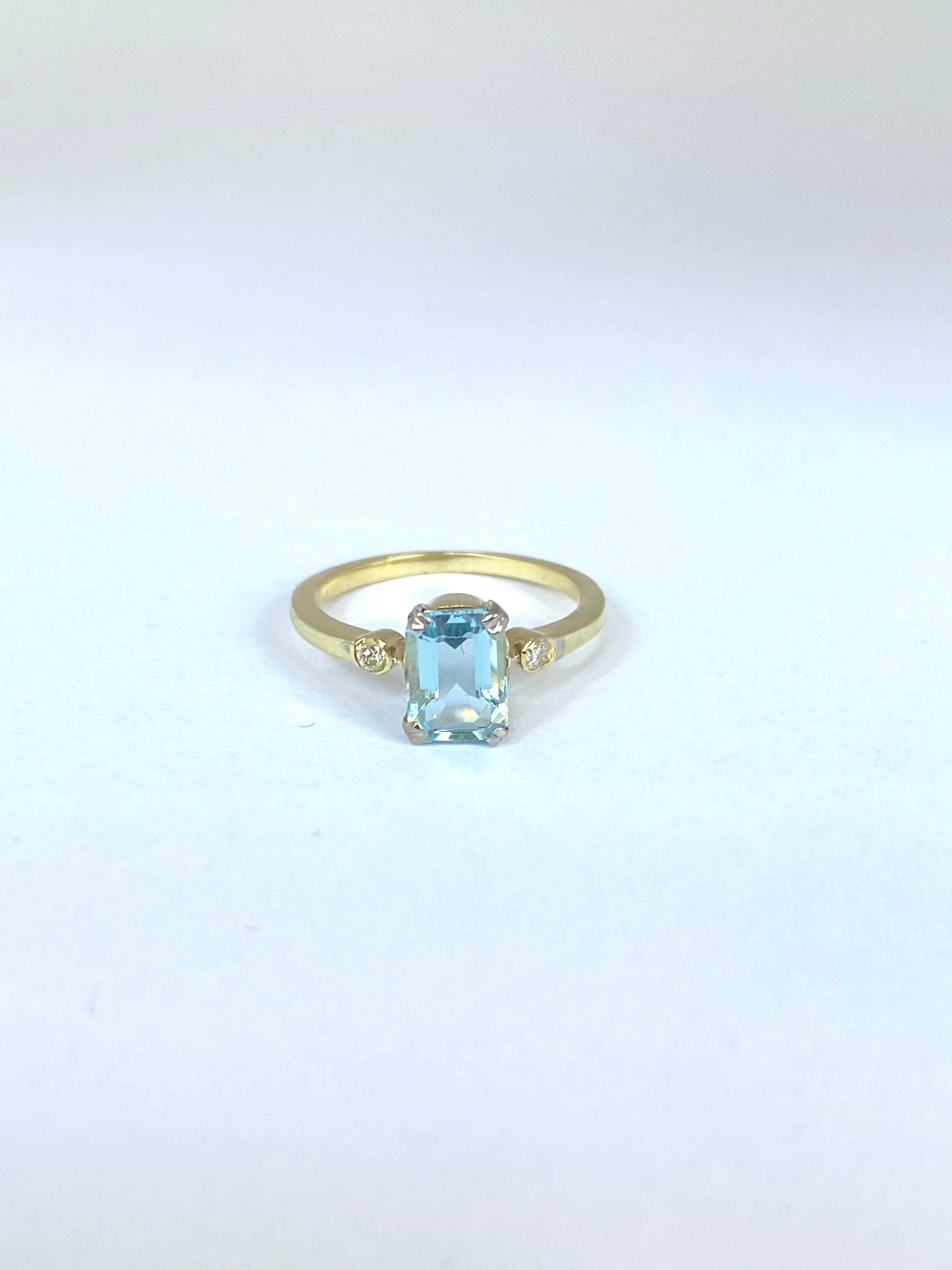 Art Deco (1930s) 18ct Gold Aquamarine and Diamond Ring