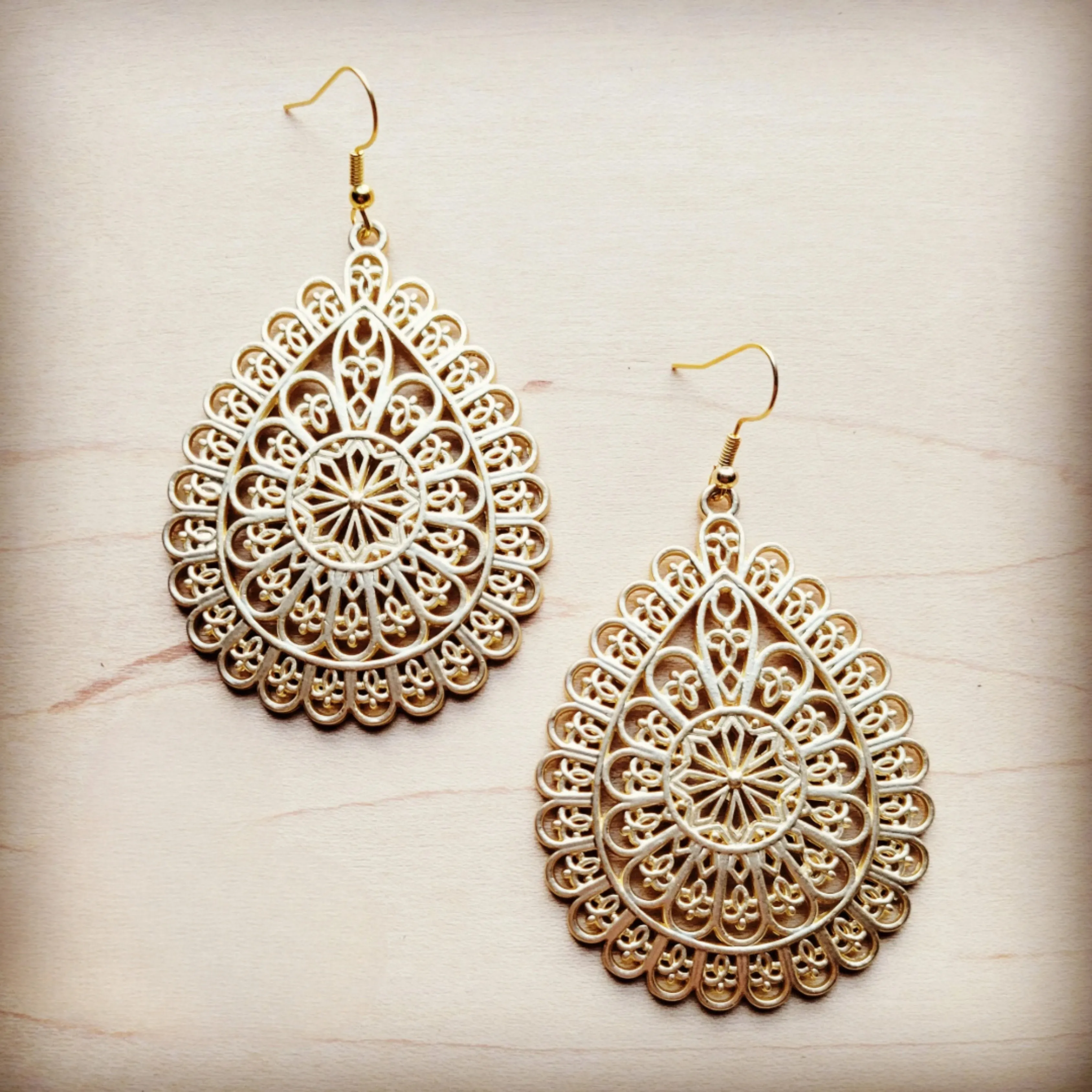 Matte Gold Filigree Necklace & Earring Set