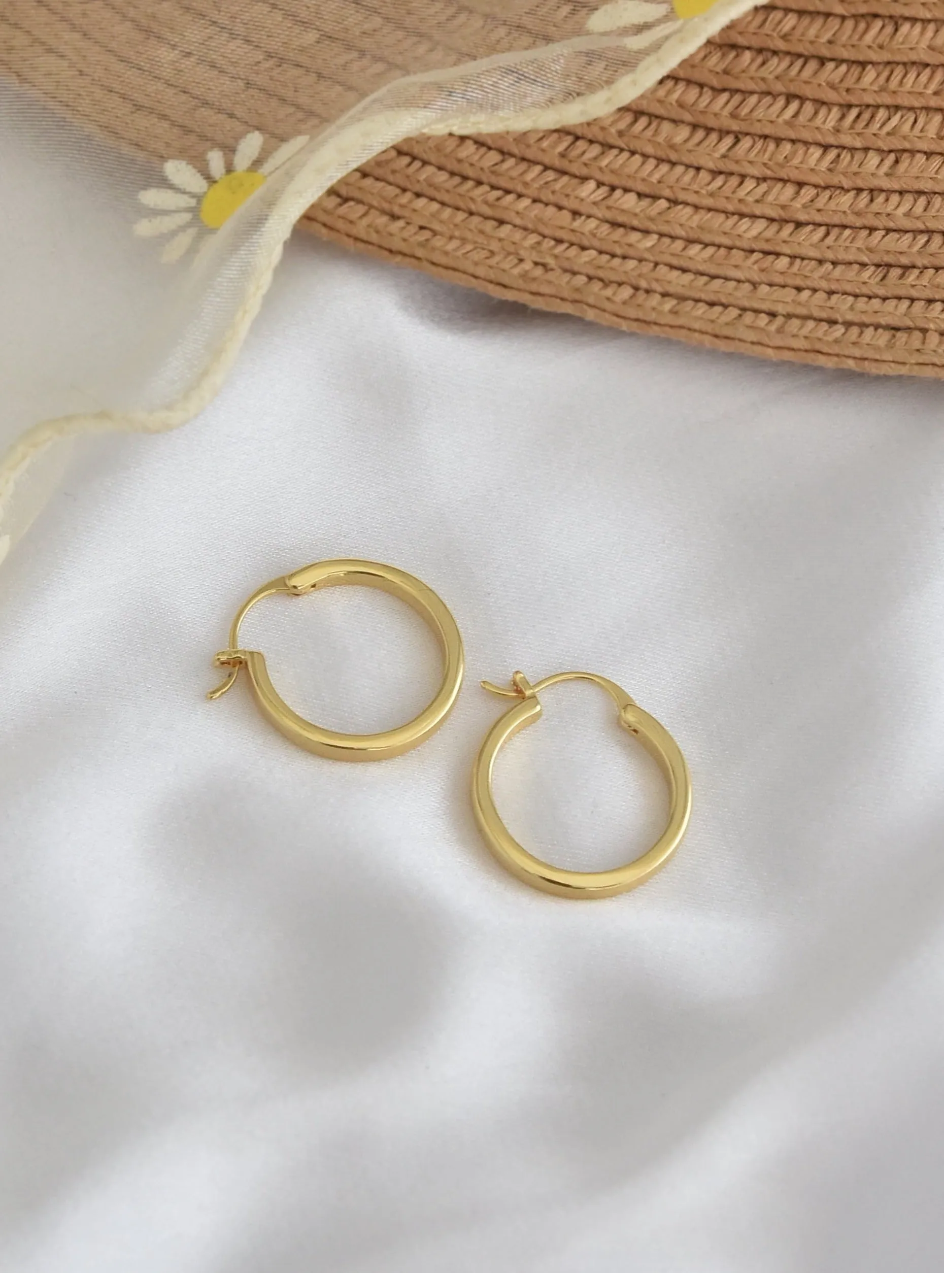 Minimal Round Hoops-Medium