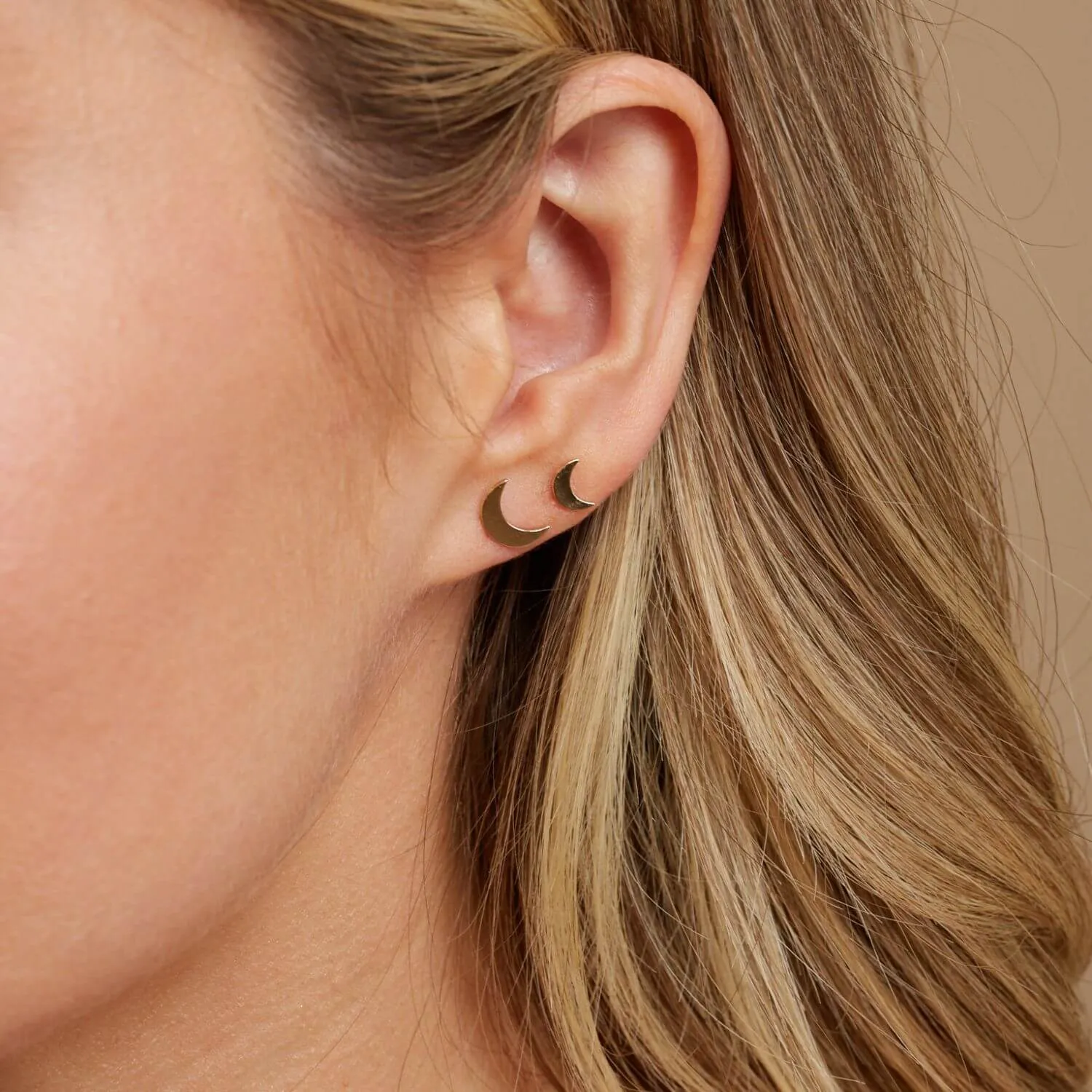 Moyen Solid Moon Studs