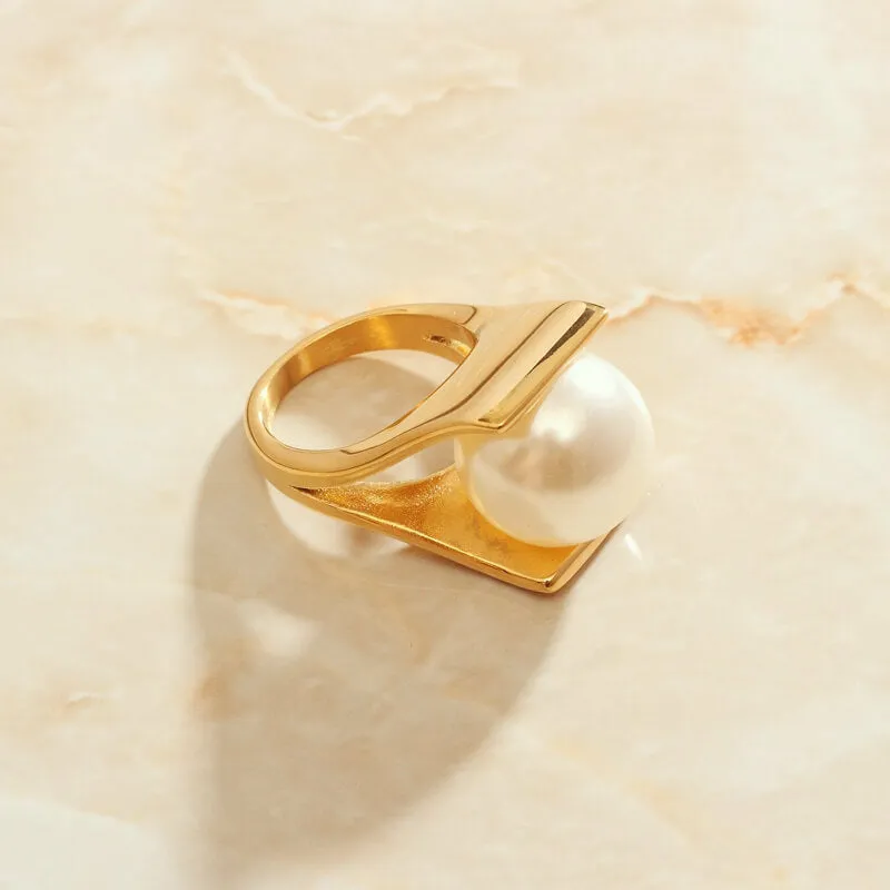 Nola Big Pearl Statement Ring