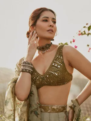 Raashii Khanna In Oxidised Tribal Bangle With Flowers