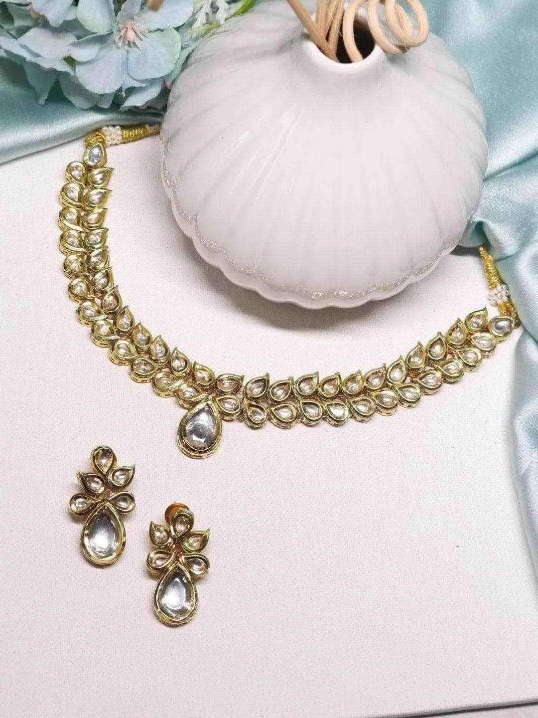 Simple Kundan Necklace Set