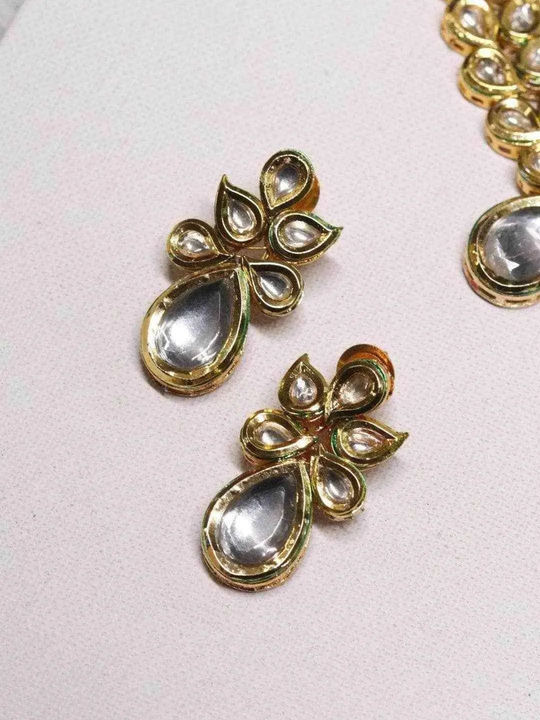 Simple Kundan Necklace Set