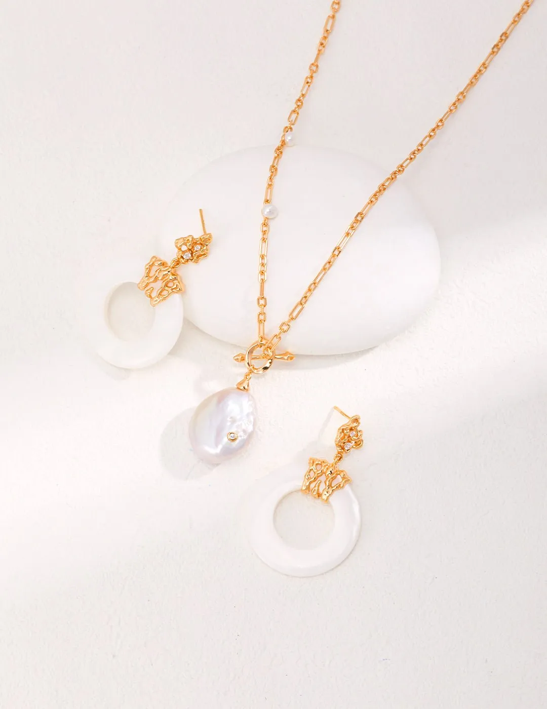 Simple Round Mother of Pearl Drop Earrings