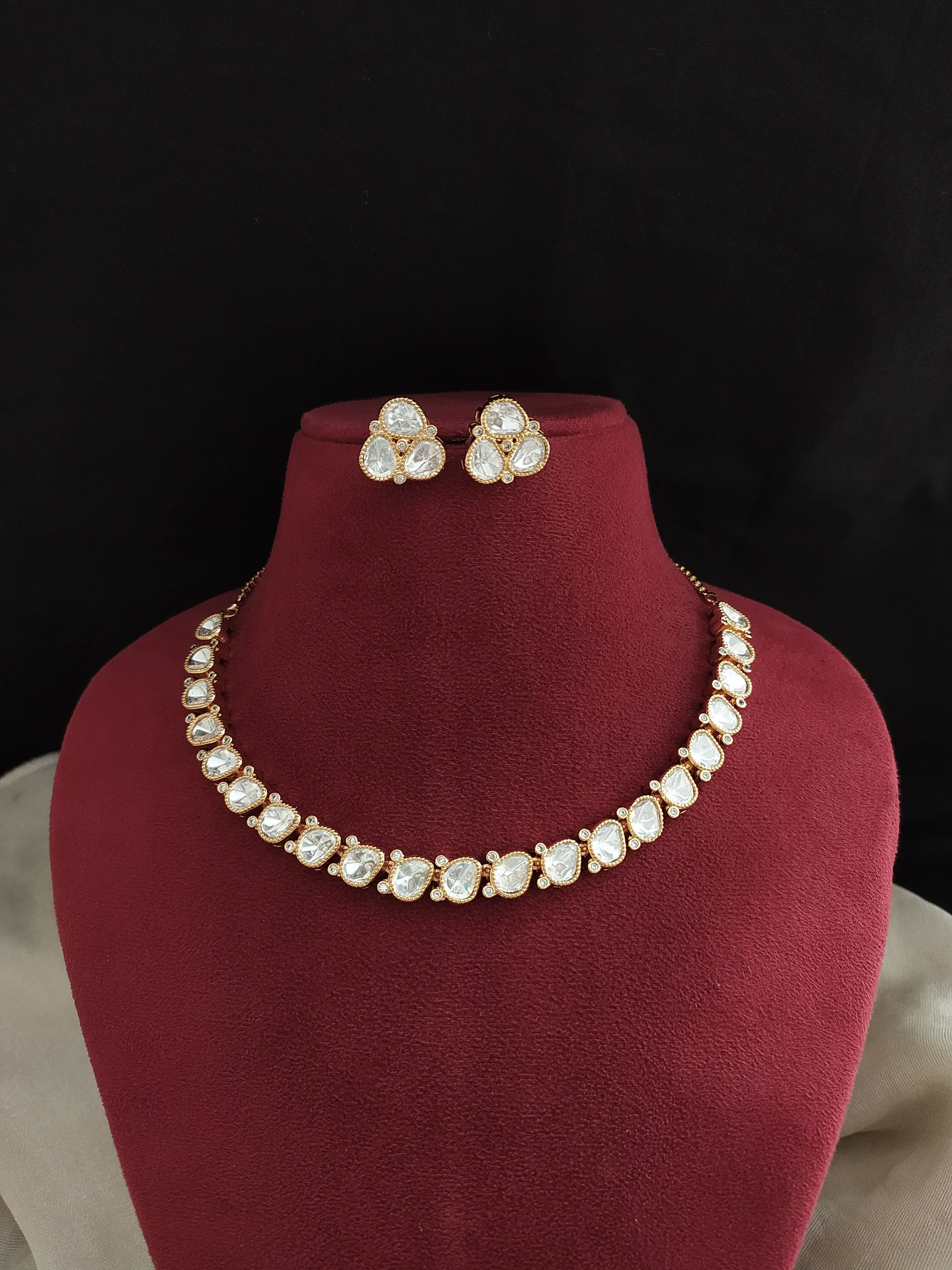 Un-shaped Sleek Kundan Necklace Set with Uncut Diamond Stones