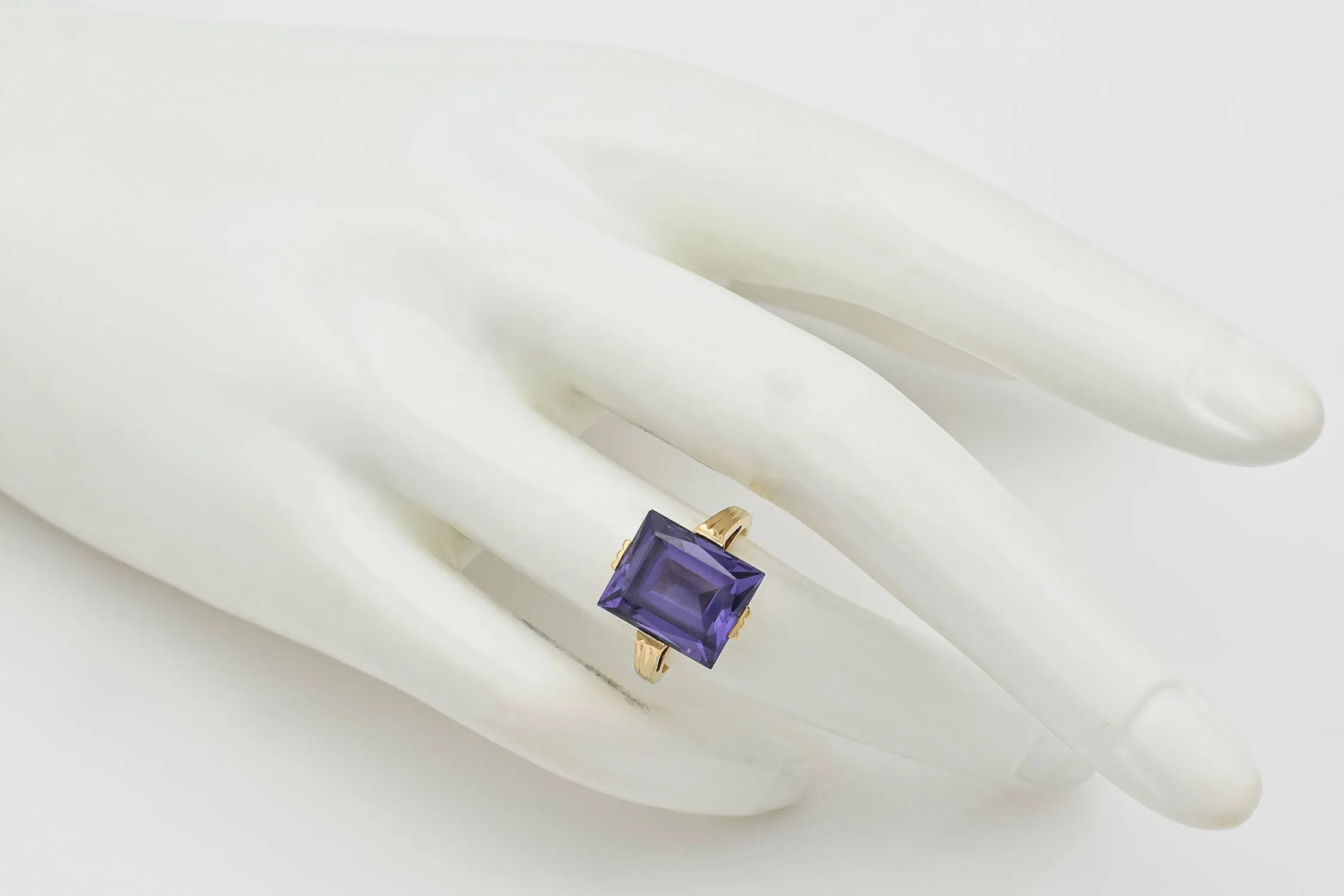 Vintage 10K Yellow Gold 8.13 Ct Blue Purple Sapphire Cocktail Ring